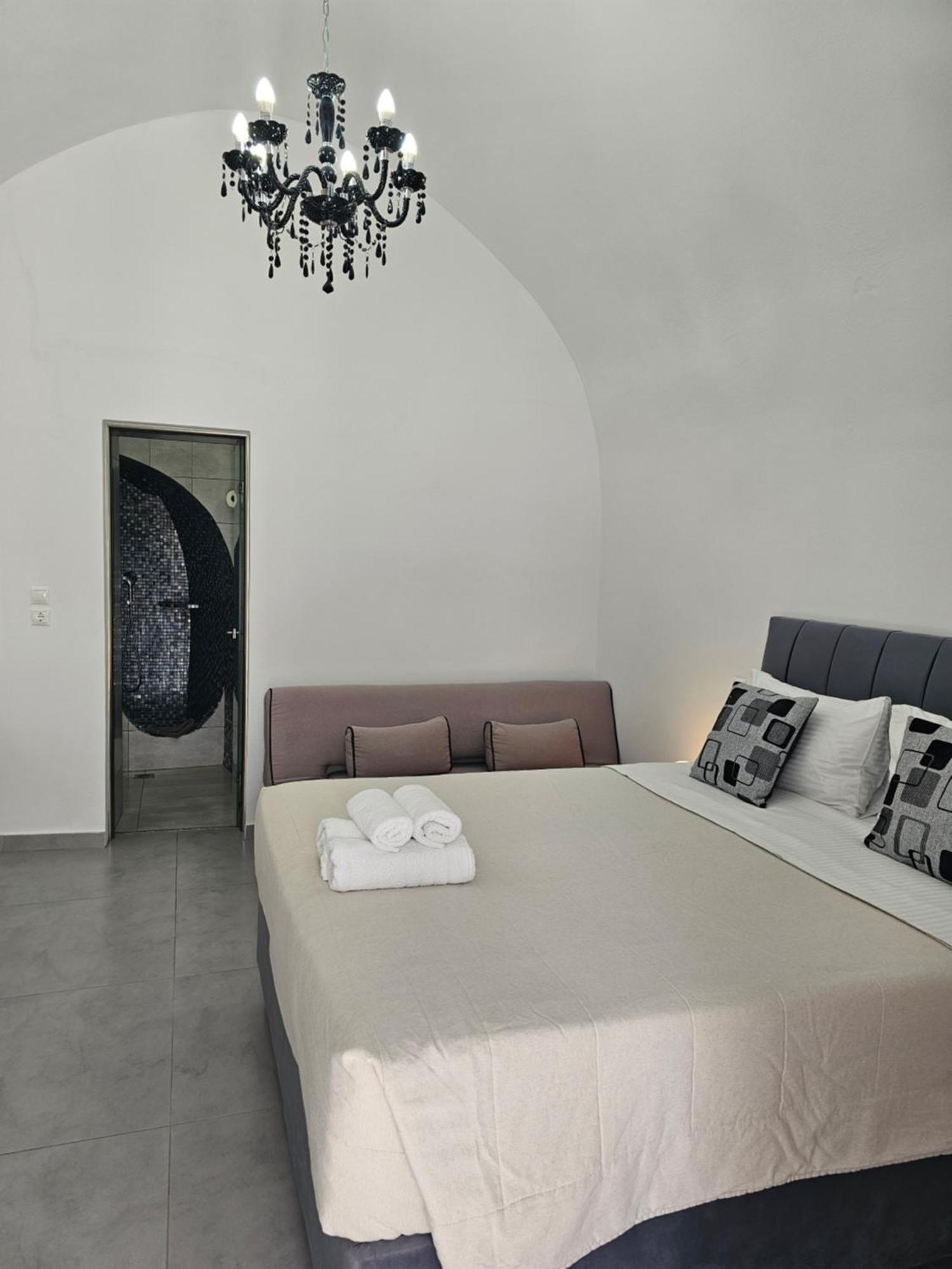 Unique Leta Fira (Santorini)