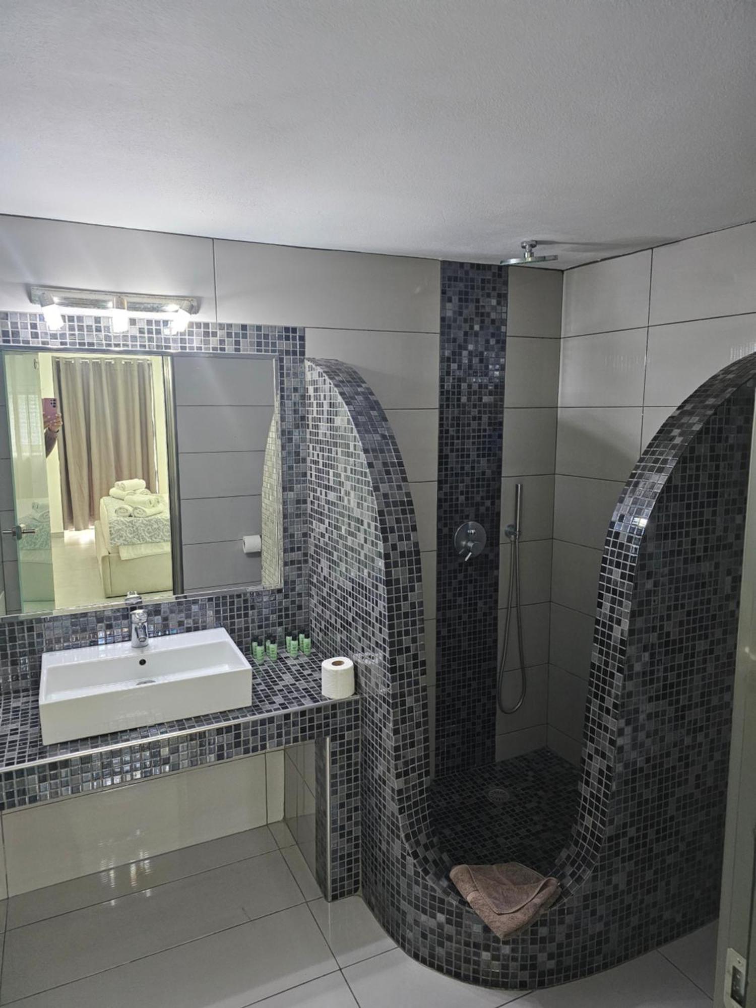 Unique Leta Apartment
